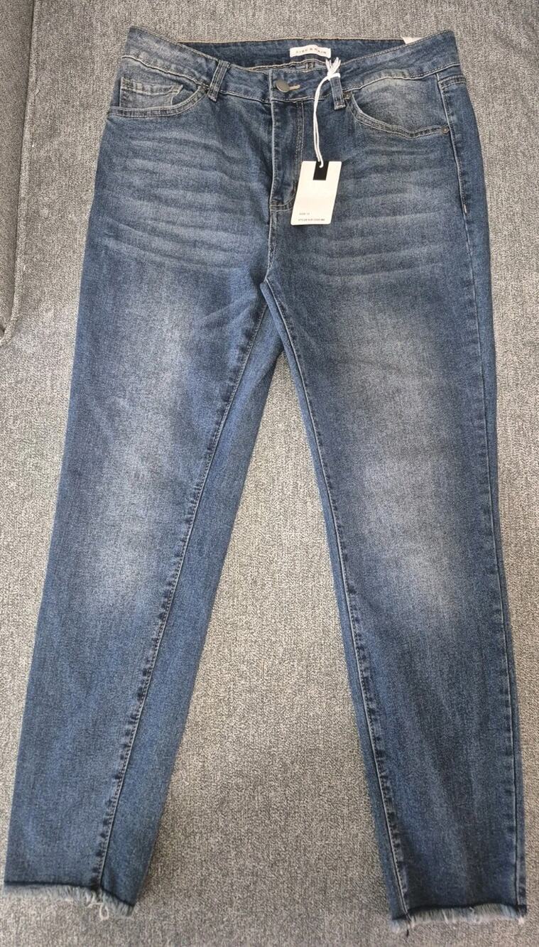 Fire & Rain Jeans Women Sz 13/30 Medium Wash High Rise Denim With Frayed Hem NWT